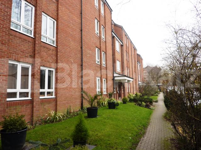 			PERFECT FOR TWO SHARERS!, 1 Bedroom, 1 bath, 1 reception Flat			 Reachview Close, CAMDEN